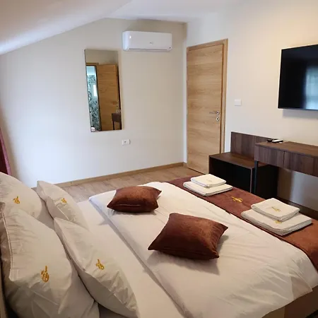 Leburic Guest house *